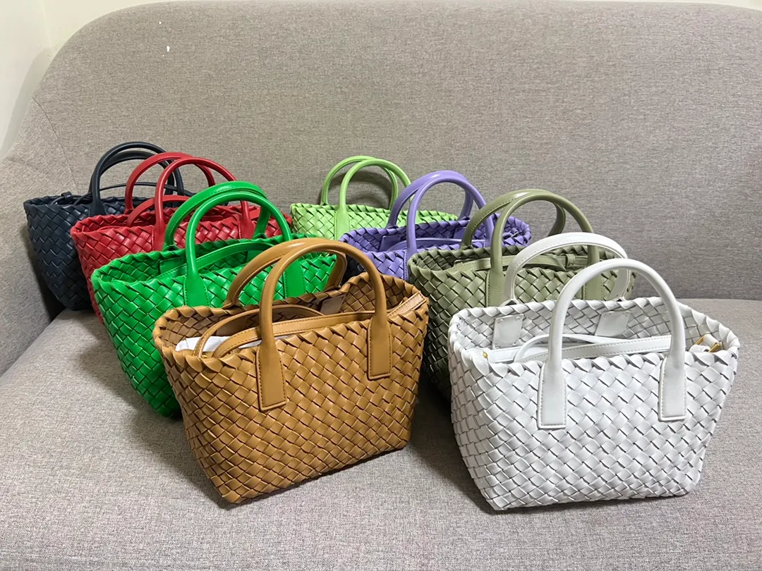 Cabat helps you travel stylishly in various occasions 🥰🥰 Batch 1560
